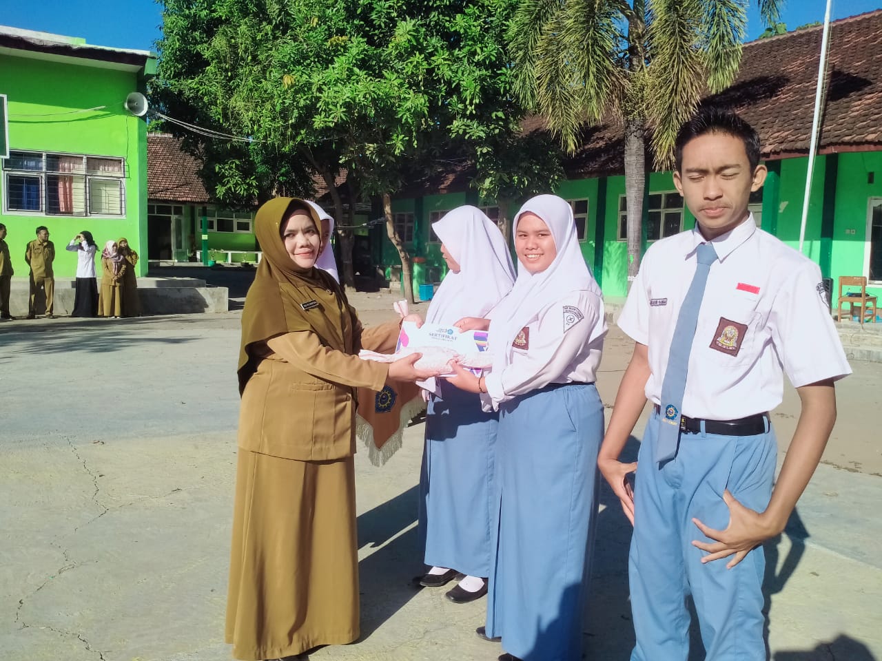 HARI APRESIASI LOMBA DAN KREASI SISWA SISWI SMK NEGERI 1 CERMEE