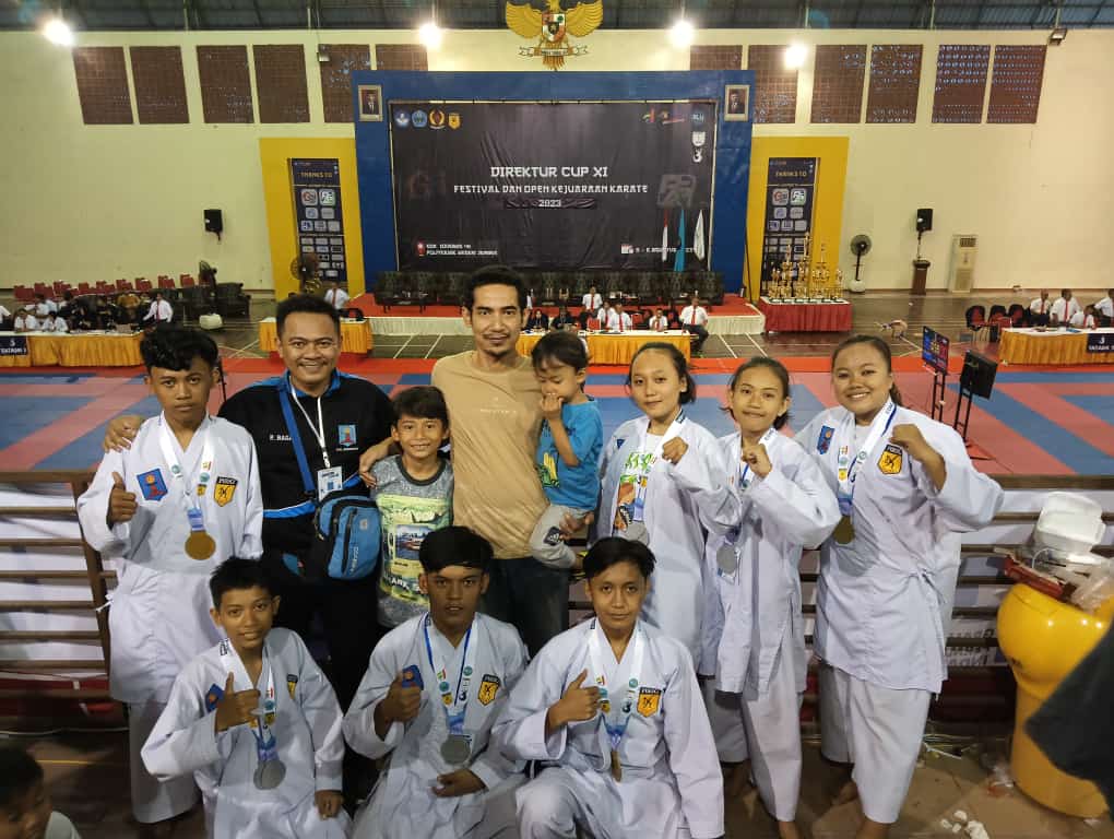 PARA JUARA KARATE DI FESTIVAL DAN KEJUARAAN OPEN DIREKTUR CUP XI