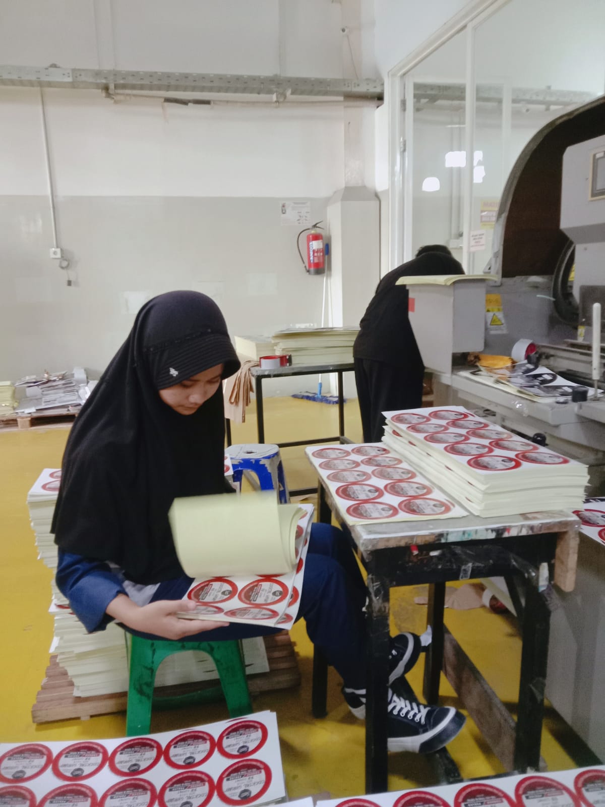 SISWA PKL SMK NEGERI 1 CERMEE DI LOKASI KERJA