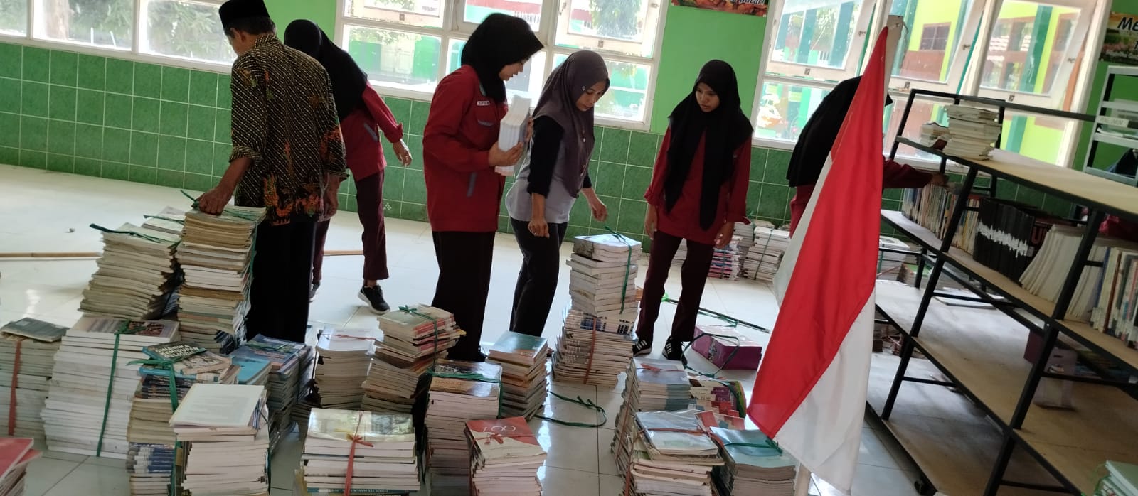 Untuk Memikat Siswa Berkunjung Ke Perpustakaan Smk Negeri 1 Cermee